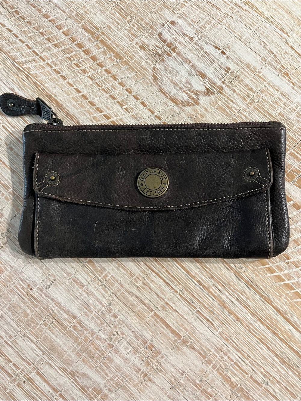 Gap woman’s brown  Leather Zip Wallet